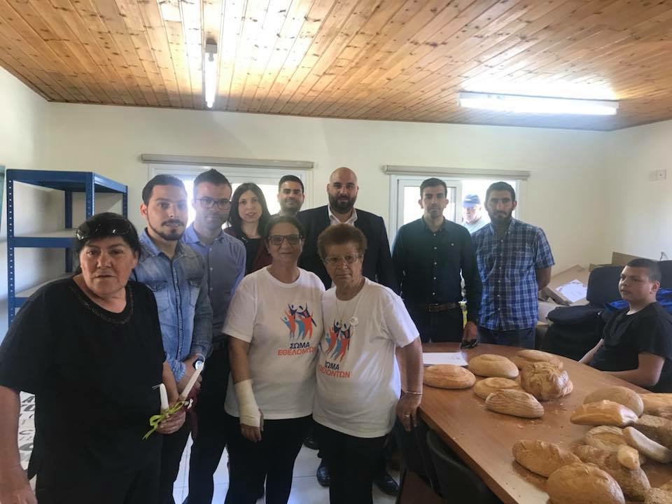 Το Δημοτικό Συμβούλιο Νεολαίας Δήμου Πάφου παρέδωσε τρόφιμα σε άπορες οικογένειες