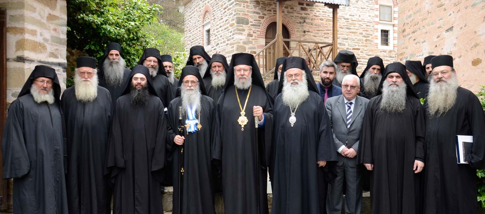 Στο Άγιο Όρος Αρχιεπίσκοπος Κύπρου - Μαζί του και ο Μητροπολίτης Πάφου - ΦΩΤΟΓΡΑΦΙΕΣ