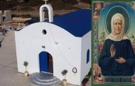 Γιορτάζει η Αγία Ματρώνα - Κοσμοσυρροή στο εκκλησάκι της στην Πέγεια