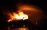 Πάφος: Φωτιά σε έκθεση αυτοκινήτων - Διερευνά τα αίτια η Αστυνομία