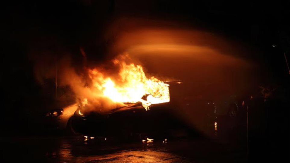 Πάφος: Φωτιά σε έκθεση αυτοκινήτων - Διερευνά τα αίτια η Αστυνομία