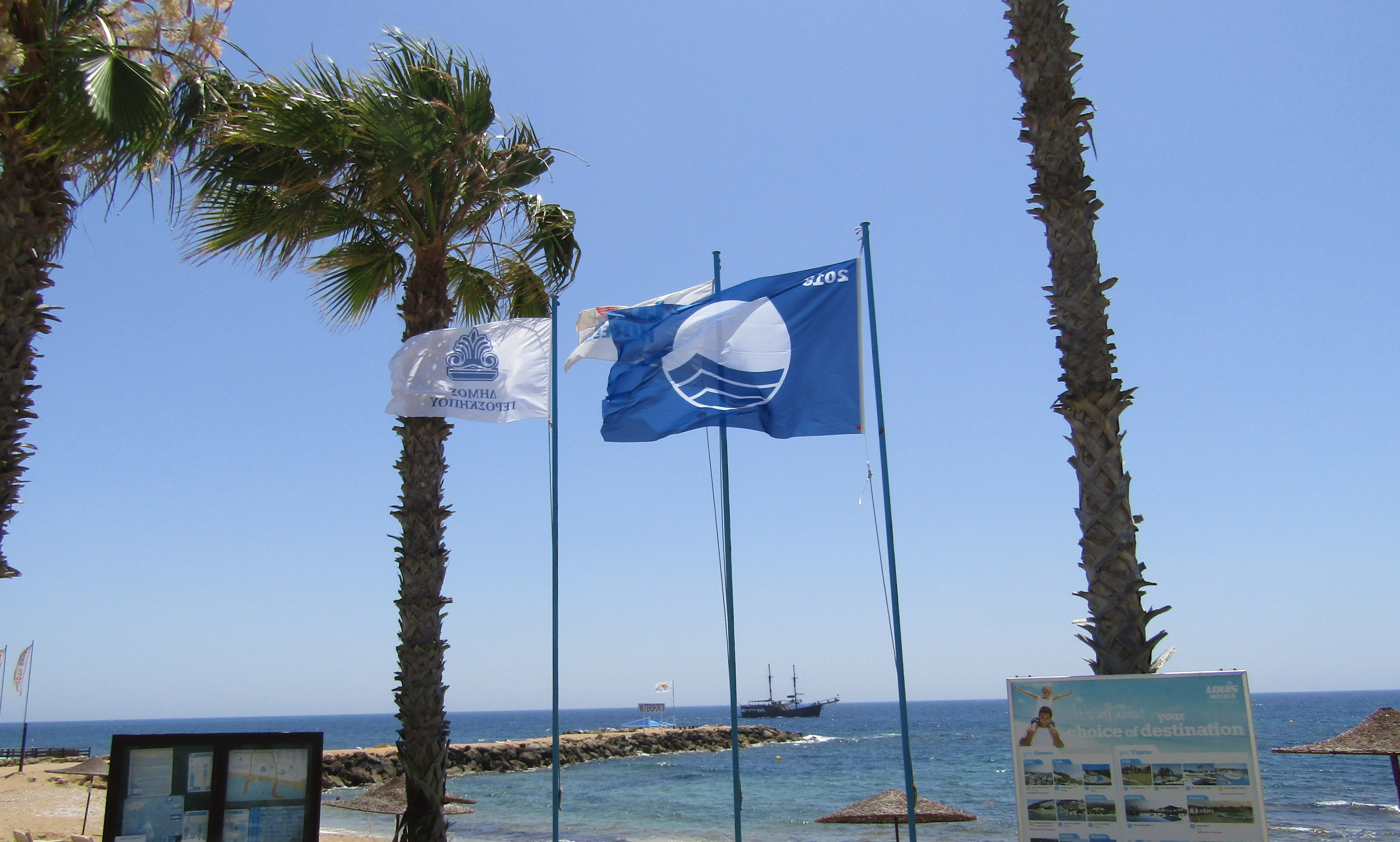Γαλάζιες Σημαίες σε δύο παραλίες του Δήμου Γεροσκήπου