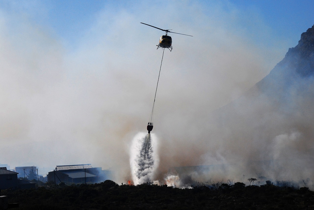 Πάφος: Υπό μερικό έλεγχο η πυρκαγιά στην Λάρα - Επιχειρούν τα ελικόπτερα - ΒΙΝΤΕΟ