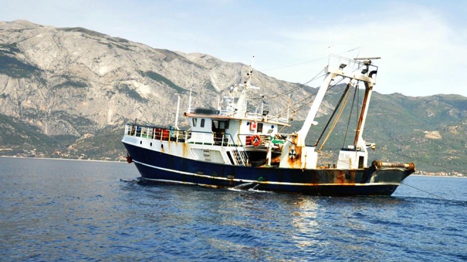Απαγωγή ψαράδων: Στο ψευδοδικαστήριο το πλήρωμα του κυπριακού αλιευτικού
