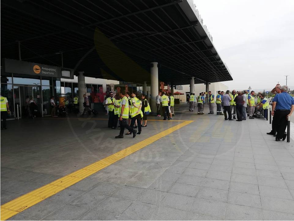 Απεργία στο Αεροδρ. Πάφου - Ταλαιπωρία για εκατοντάδες επιβάτες που καταφθάνουν - ΦΩΤΟΓΡΑΦΙΕΣ