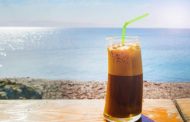 Φραπέ: Πώς και πότε επινοήθηκε ο πιο διάσημος καφές σε Ελλάδα και Κύπρο;