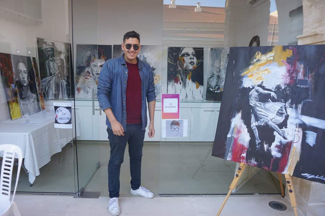 Χρίστος Χατζηχριστοφή: Ο νεαρός ζωγράφος που «μαγνητίζει» με τα έργα του