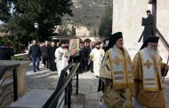 Πλήθος πιστών στον Άγιο Νεόφυτο για τη γιορτή του - ΦΩΤΟ