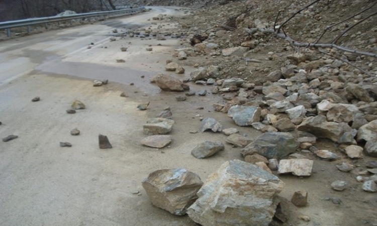 ΠΡΟΣΟΧΗ - Κατολισθήσεις πετρών στον αυτοκινητόδρομο Πάφου – Λεμεσού