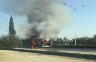 Λεωφορείο με φοιτητές έπιασε φωτιά εν κινήσει - Κλειστή λωρίδα στον αυτο/δρομο