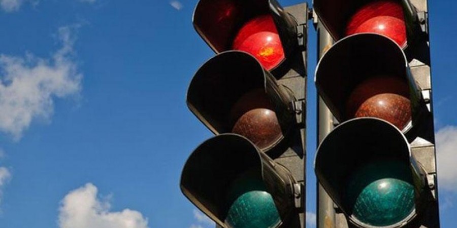 Ρεκόρ στις καταγγελίες για παραβίαση των φωτεινών σηματοδοτών τροχαίας