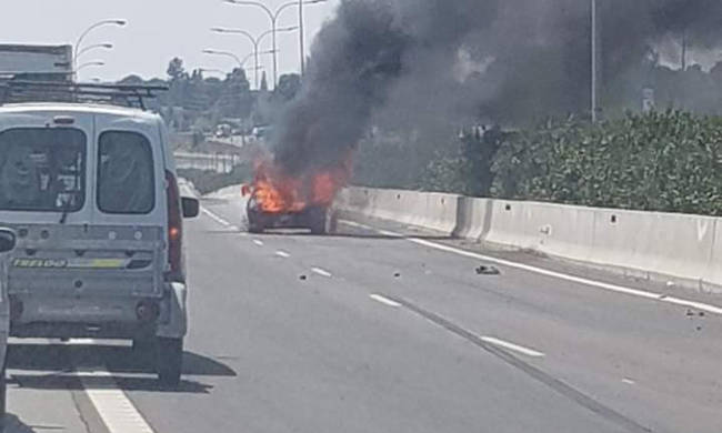 Φωτιά σε όχημα έκλεισε τον αυτοκινητόδρομο Λεμεσού – Πάφο - Βίντεο