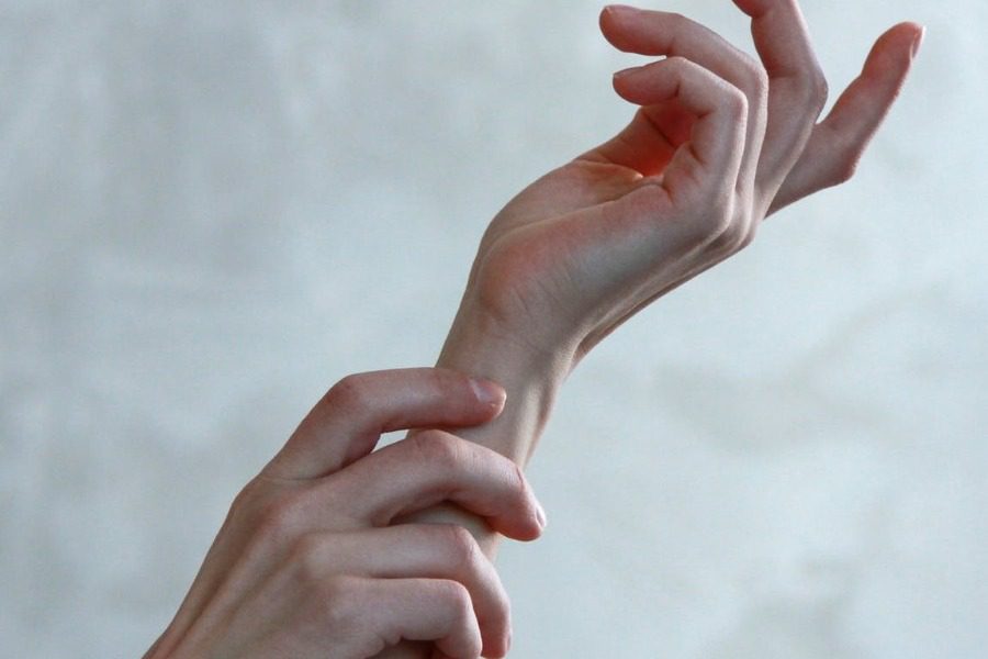 Πρησμένα δάχτυλα: Από τι κινδυνεύει η υγεία σου;