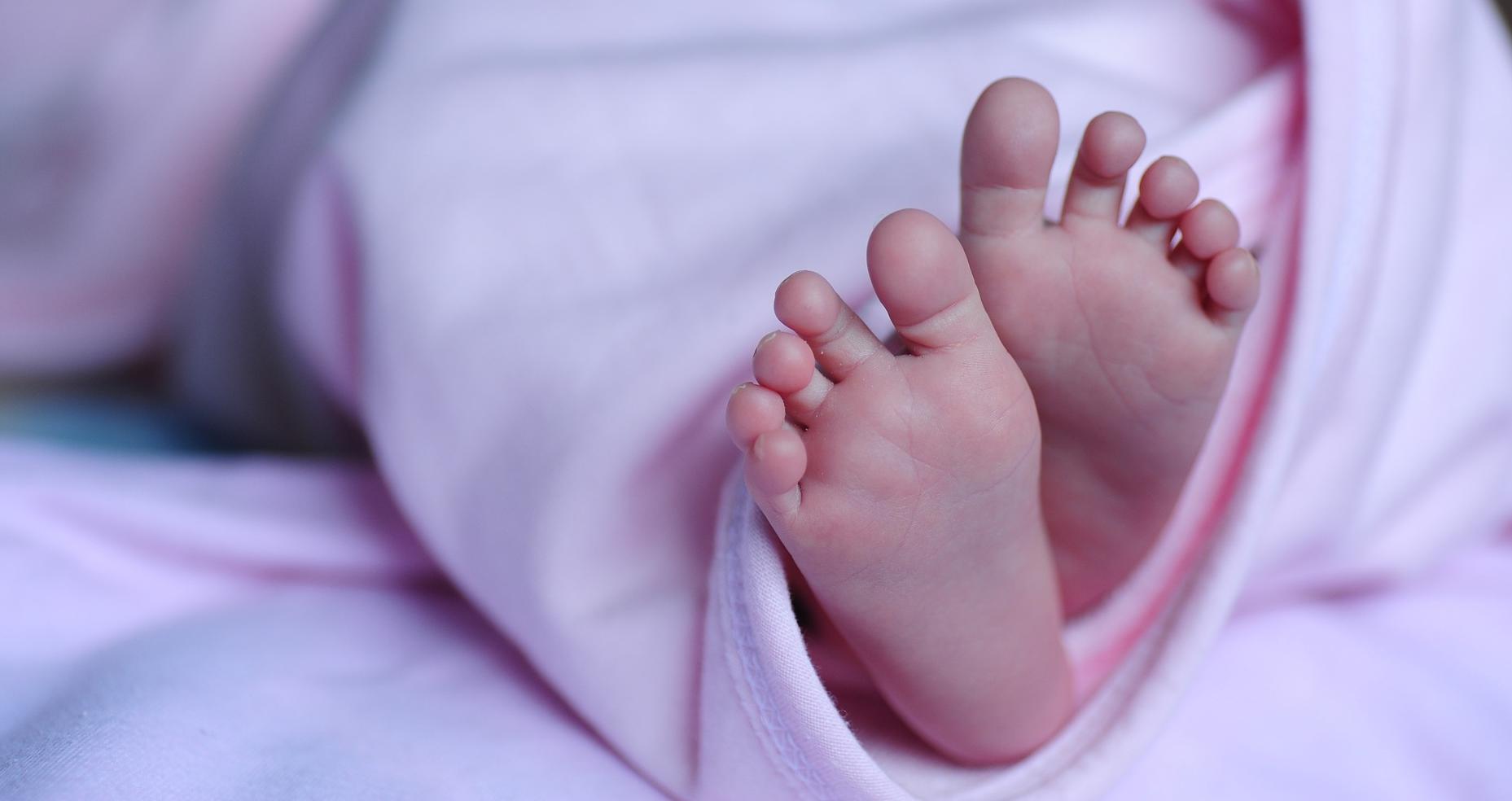 Πρώτες βοήθειες σε περίπτωση που πνίγεται μωρό - ΒΙΝΤΕΟ