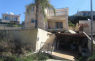 Πάφος: Άνοιξε «κρατήρας» στην αυλή του σπιτιού τους - Μηνύουν την Κυπριακή Δημοκρατία