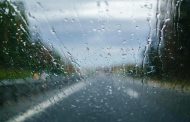 Καιρός: Τοπικές βροχές, αραιή σκόνη και πτώση της θερμοκρασίας