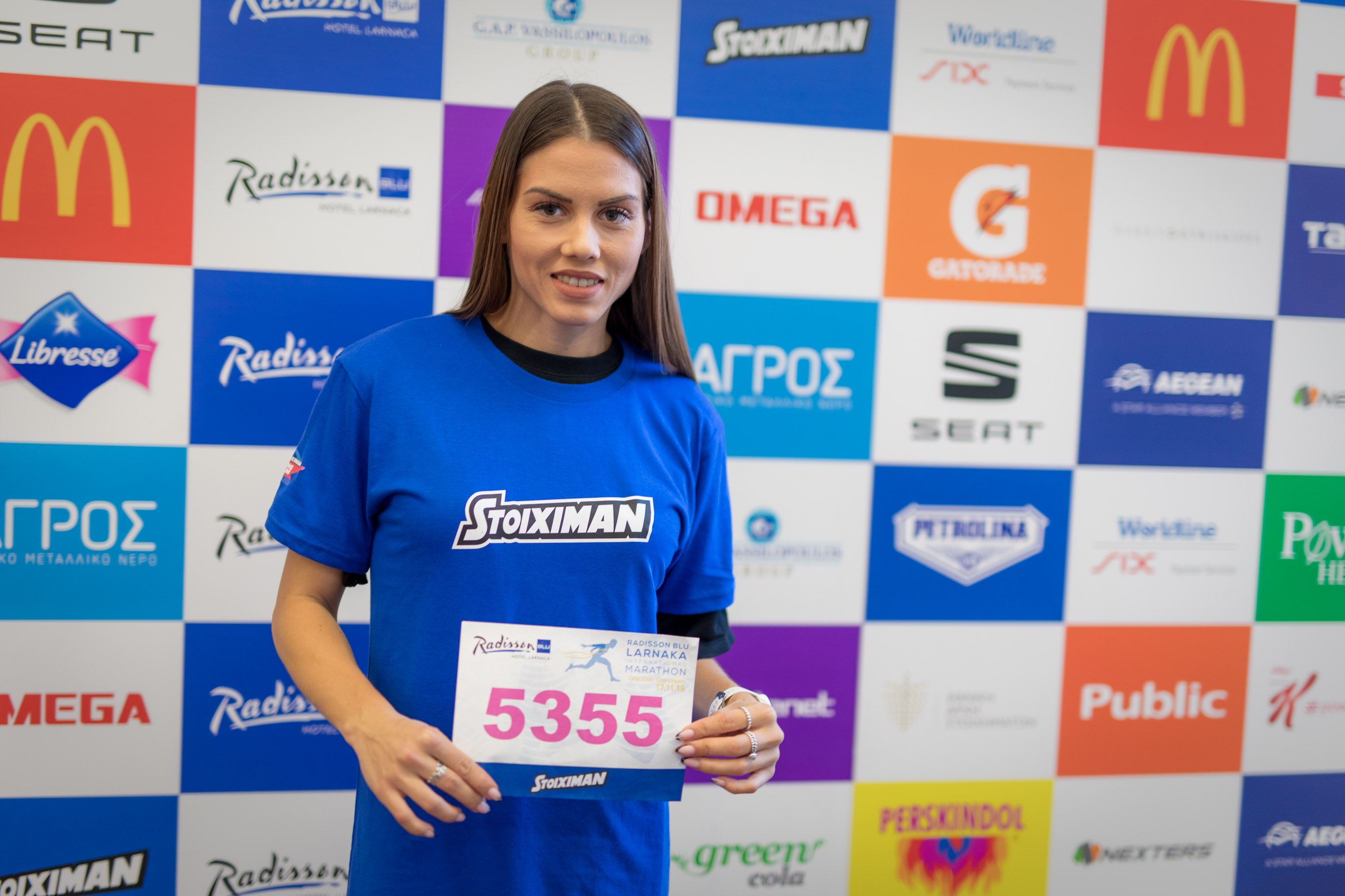 Η Ελληνίδα πρωταθλήτρια Ζωή Ανδρικοπούλου νικήτρια του αγώνα των 5χλμ στον 3ο Radisson Blu Διεθνή Μαραθώνιο Λάρνακας