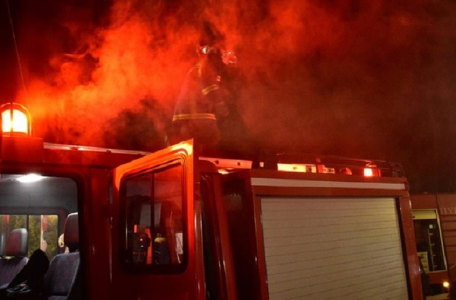 Πυρκαγιά στην Κρήτου Τέρρα - Διεξάγουν έρευνες Πυροσβεστική και Αστυνομία