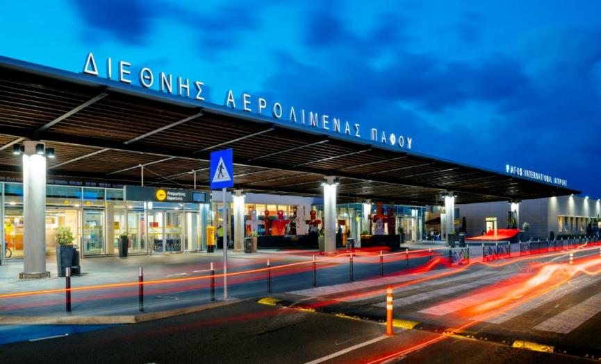 Αεροδρόμιο Πάφου: ΧΕΙΡΟΠΕΔΕΣ σε δύο πρόσωπα-Προσπάθησαν να πετάξουν με διαβατήρια άλλων