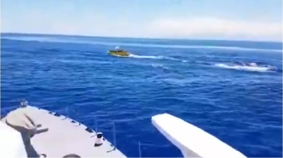 Πύργος - ΒΙΝΤΕΟ: Ανεχαίτιση τούρκικου σκάφους με μετάναστες από τη Λιμενική Αστυνομία