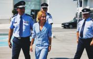Ε.Γιολίτη: Ικανοποιημένη από την επίσκεψη σε αεροδρόμιο Πάφου και Αστυνομία (φώτος)