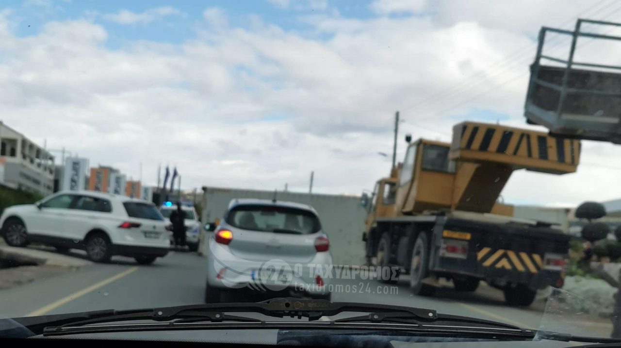 Πάφος: Αναποδογυρίστηκε φορτηγό-Κυκλοφοριακο κομφούζιο στο δρόμο Μεσόγης