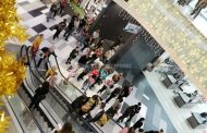 Πάφος: Συνεχίζεται ο συνωστισμός στο mall (βίντεο)