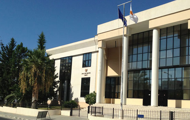 Πάφος: Στο δικαστήριο υπόθεση αλλοδαπών που εγκαταστάθηκαν στη Χλώρακα παραβιάζοντας διάταγμα του ΥΠΕΣ