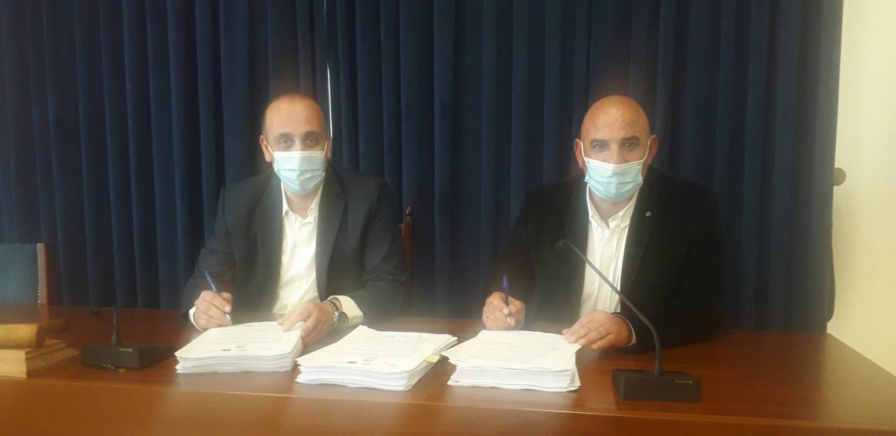 Δήμος Πάφου: Υπογράφηκαν τα συμβόλαια για ανακαίνιση του Χανιού της Αγοράς