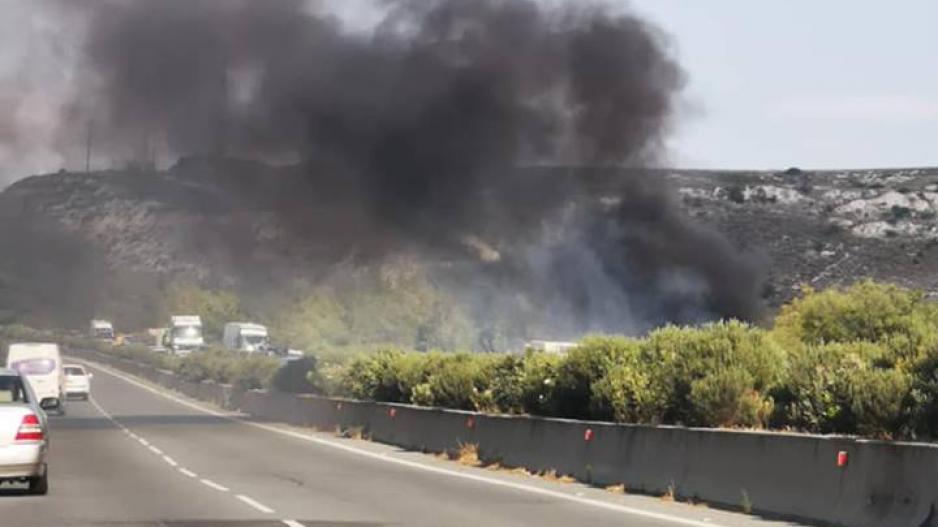 Πάφος: Στις φλόγες φορτηγό στον αυτοκινητόδρομο Πάφου-Λεμεσού, Κλειστές και οι δύο λωρίδες