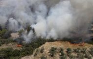 Ακουρσός: Εγκαταλείπουν το χωριό οι κάτοικοι - Σε δύσβατη περιοχή η πυρκαγιά