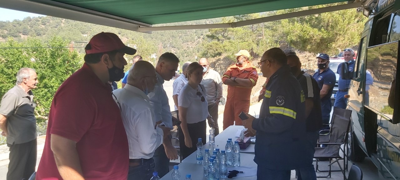 Ν. Παπαδόπουλος και Βουλευτές του ΔΗΚΟ στις πληγείσες περιοχές από την πυρκαγιά