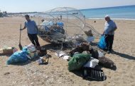 Σκουπίδια 2.308 κιλών συγκεντρώθηκαν στις δύο εικαστικές κατασκευές στην παραλία της Γεροσκήπου