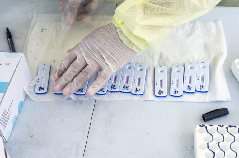 Πώς κατανέμονται τα 556 θετικά rapid tests ανά επαρχία – Αυξάνονται οι νοσηλευόμενοι