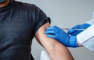 Να συνεχιστεί ο εμβολιασμός κατά της COVID-19 προτρέπουν οι Ευρωβουλευτές