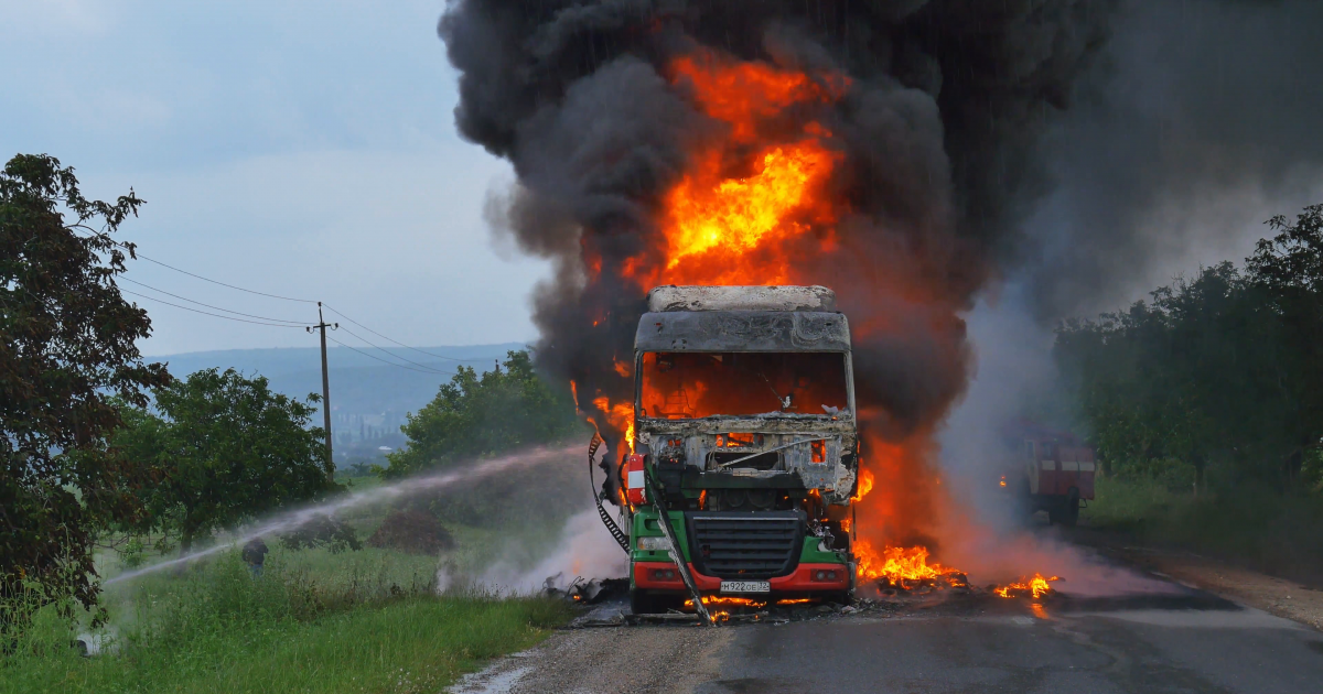 Πάφος: Μυστήριο πίσω από φωτιά σε φορτηγό με μπάλες σανού που ήταν  σταθμευμένο στην Τραχυπέδουλα