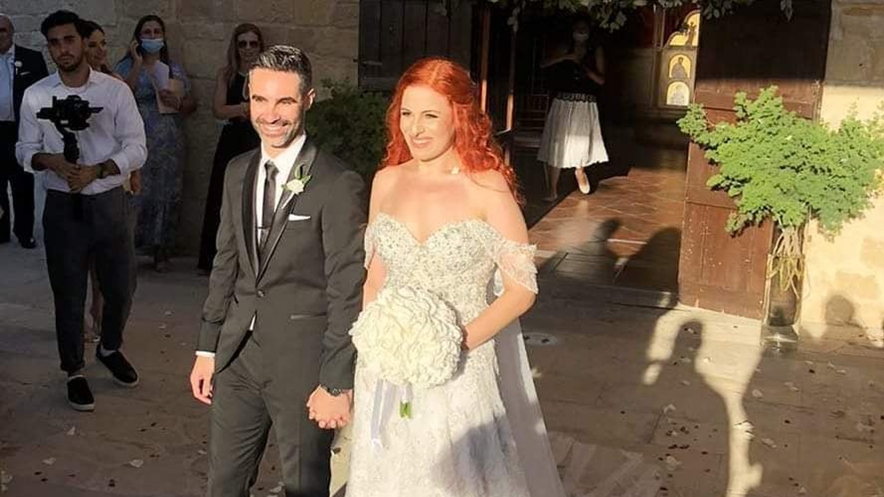 Πάφος: Παραμυθένιος γάμος! Πάντρεψαν την πρωτότοκη τους ο Κώστας και η Μαρία Παπαντωνίου – Φώτο