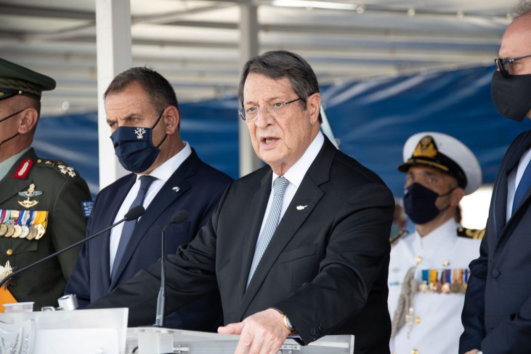 Ο Πρόεδρος της Δημοκρατίας δέχθηκε τον χαιρετισμό της στρατιωτικής παρέλασης για την 1η Οκτωβρίου