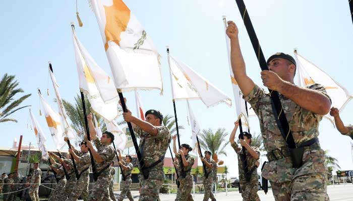 Με στρατιωτική παρέλαση κορυφώνονται οι εκδηλώσεις για την 61η επέτειο της κυπριακής ανεξαρτησίας