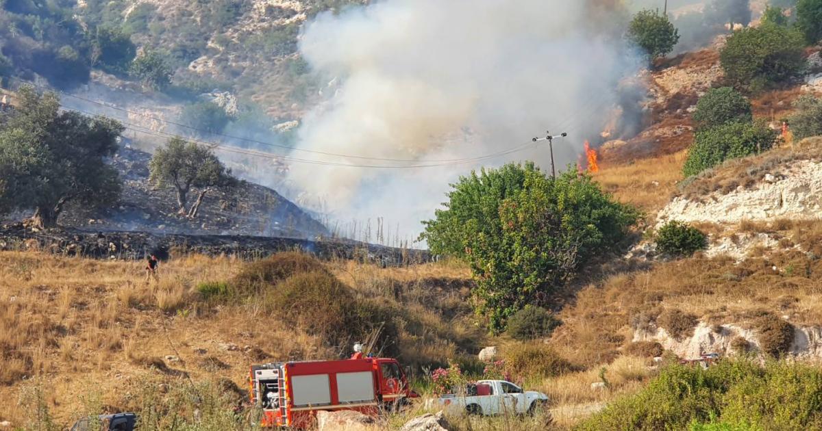 Πάφος: Ανεξέλεγκτη πυρκαγιά στην κοινότητα Φασούλας, στην μάχη και πτητικά μέσα  