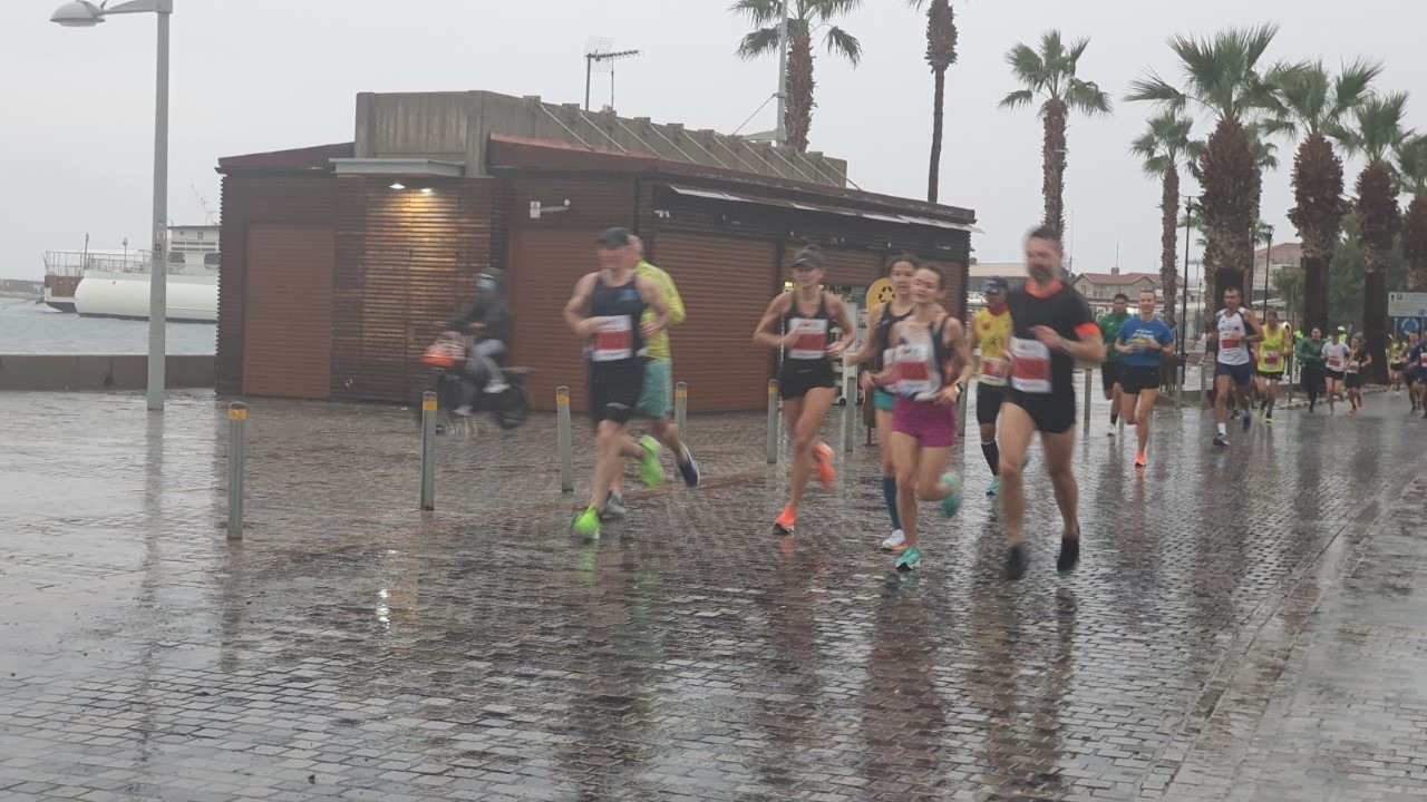 Πάφος: Υπό βροχή ο 23ος Logicom Cyprus Marathon με 1.650 συμμετοχές