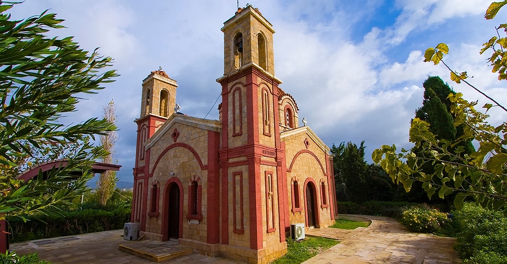 Πάφος: Προσπάθησαν να διαρρήξουν εκκλησία στην Χλώρακα, Χειροπέδες σε δύο πρόσωπα