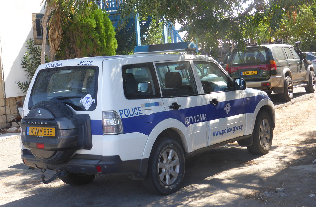 ΕΚΤΑΚΤΟ: Απεγκλωβισμός οδηγού μετά από ανατροπή φορτηγού στη Δρούσεια