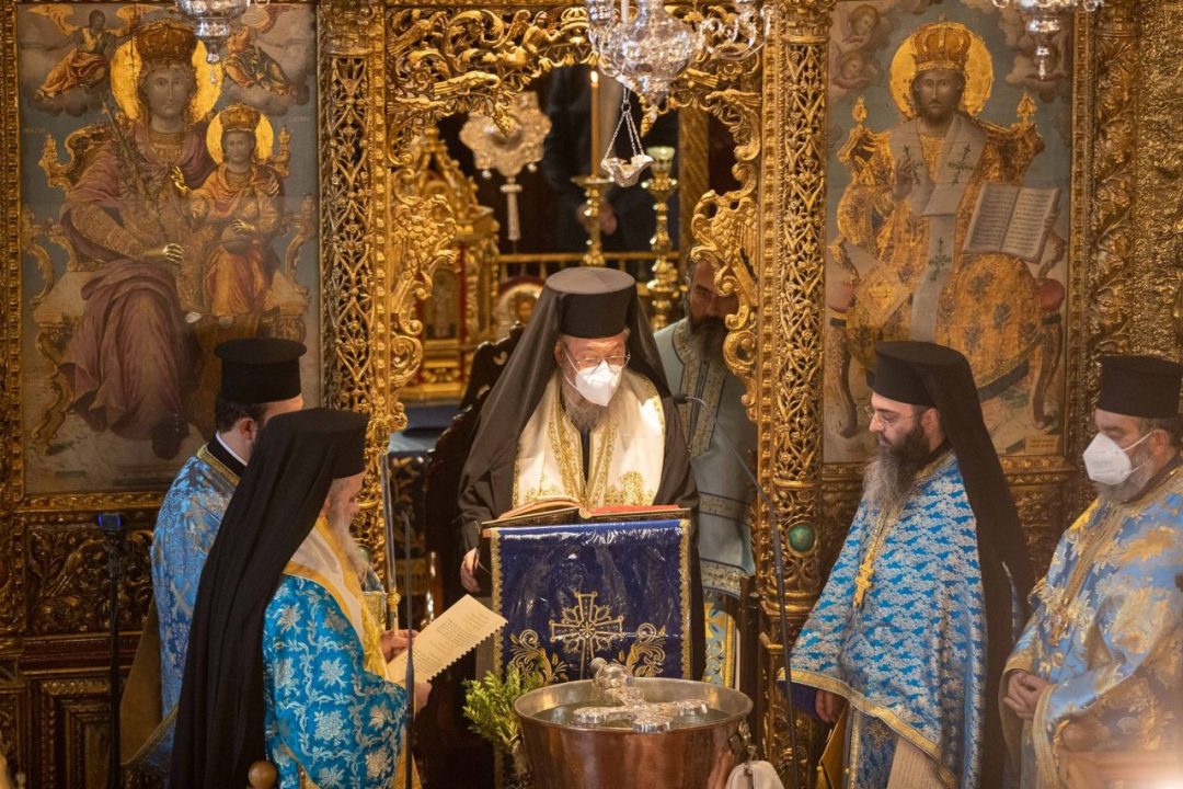 Ο Αρχιεπίσκοπος Κύπρου στους επίσημους εορτασμούς των Θεοφανίων στην Λάρνακα - Φώτο