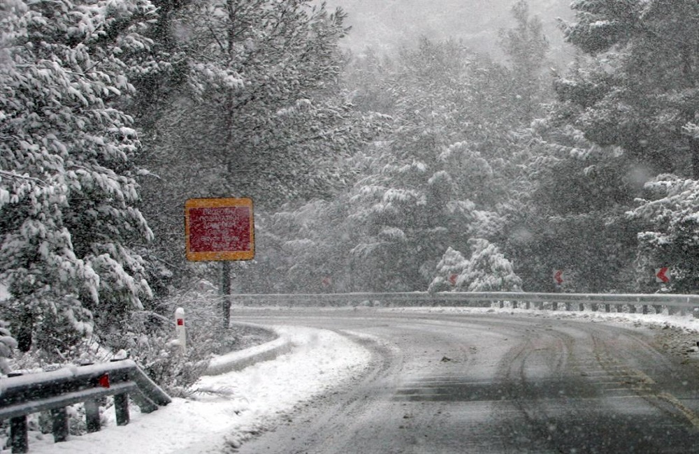 Κλειστοί οι δρόμοι προς το Τρόοδος λόγω χιονόπτωσης