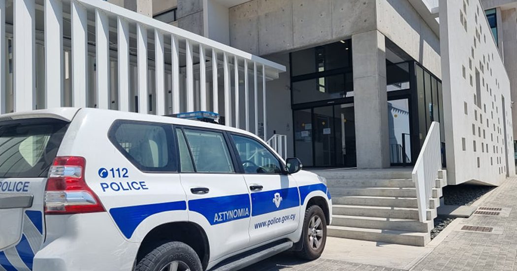 Πάφος: Υπό διήμερη κράτηση των δύο Ελληνοκύπριων για εμπρησμό οχήματος