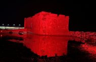 Πάφος: Ντύνεται στα «κόκκινα» το κάστρο