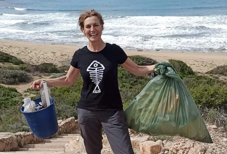 Eνας τόνος σκουπίδια συγκεντρώθηκαν σε καθαρισμό της ακτής Αγίου Γεωργίου Πέγειας