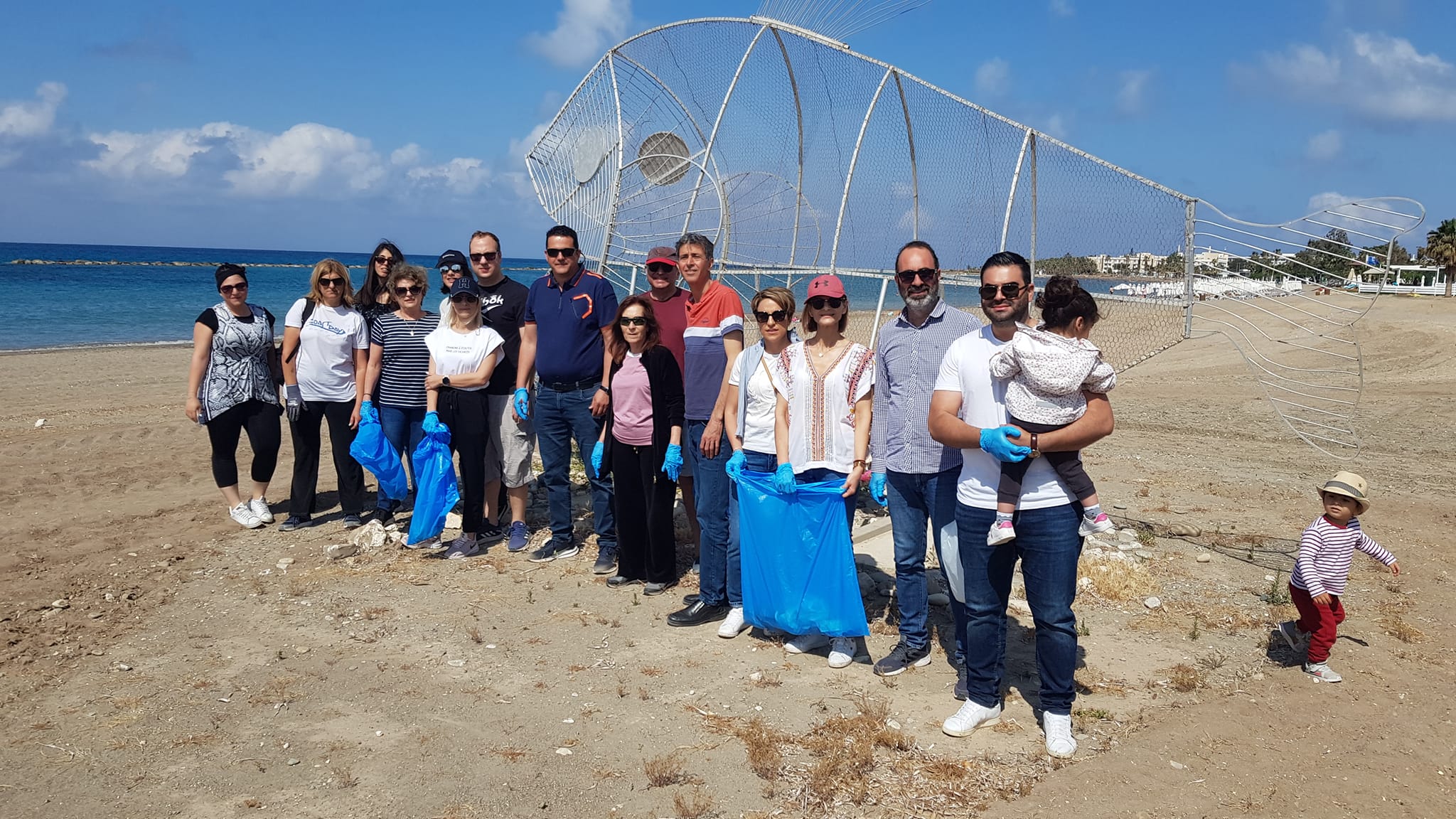 ΔΗΚΟ Πάφου: Καθαρισμός σε παραλία
