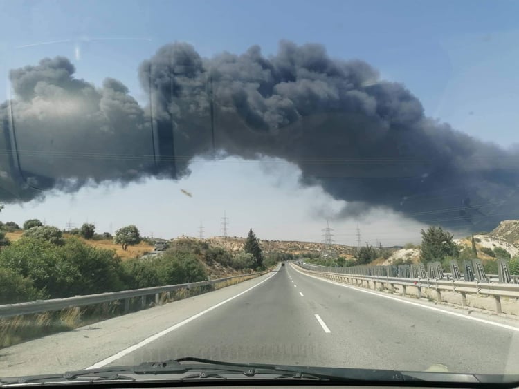 Πάφος: Μεγάλη πυρκαγιά στην Αγία Βαρβάρα – Έκλεισε τμήμα του αυτοκινητόδρομου